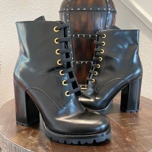 PRADA Black Vitello Leather Lace Up Bootie Size 41